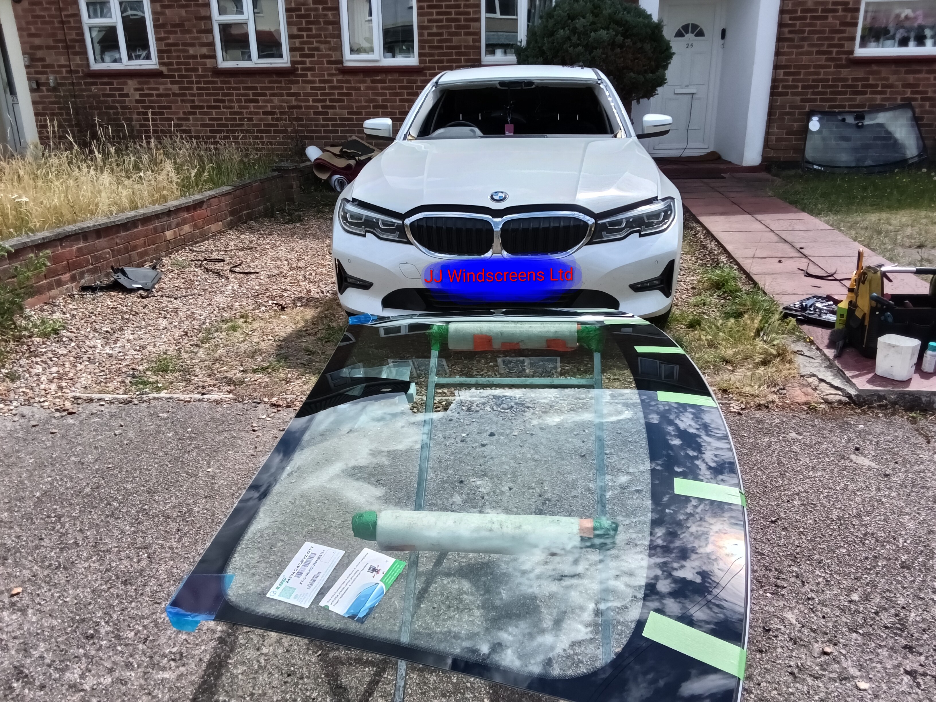 Professional windscreen replacement completed in EN8 0BD by JJ Windscreens. Fast and reliable service for all vehicle makes and models.
